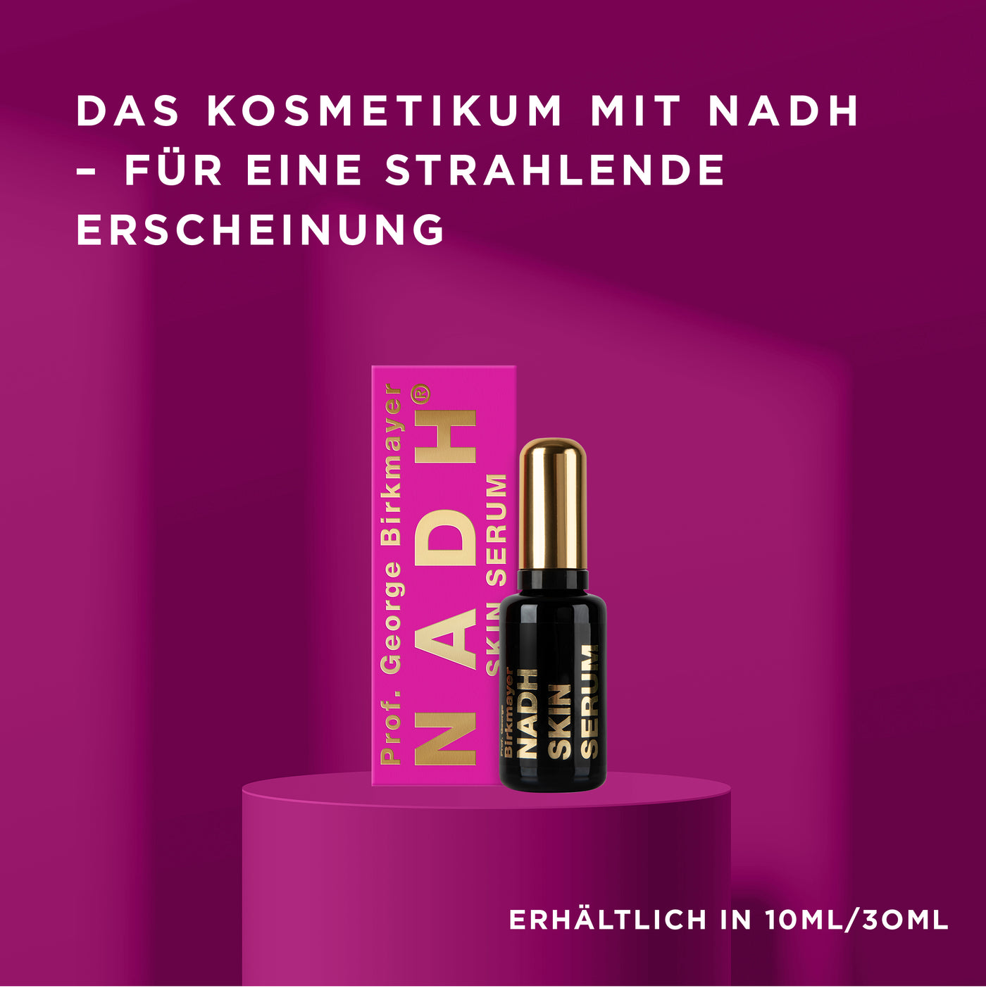 NADH Verpackung und Flasche Skin Serum auf violettem podest mit Text "Das Kosmetikum mit NADH - für strahlende Erscheinung"