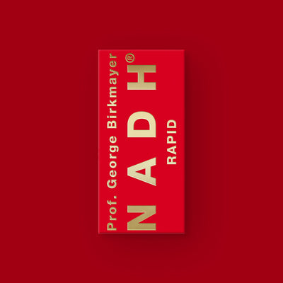 NADH Rapid Verpackung auf rotem Hintergrund
